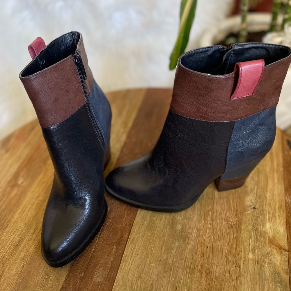 Stylish Color Block French Blu Booties NWOT size 6.5